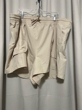 NWT Old Navy Cream Athletic Shorts